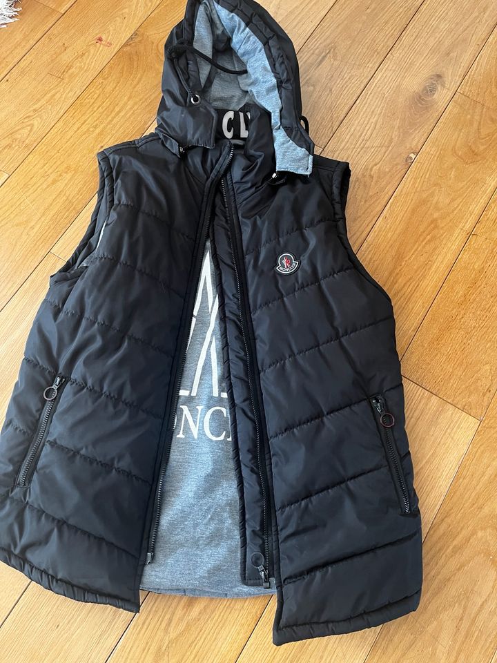 Moncler Jacke große M in Worms