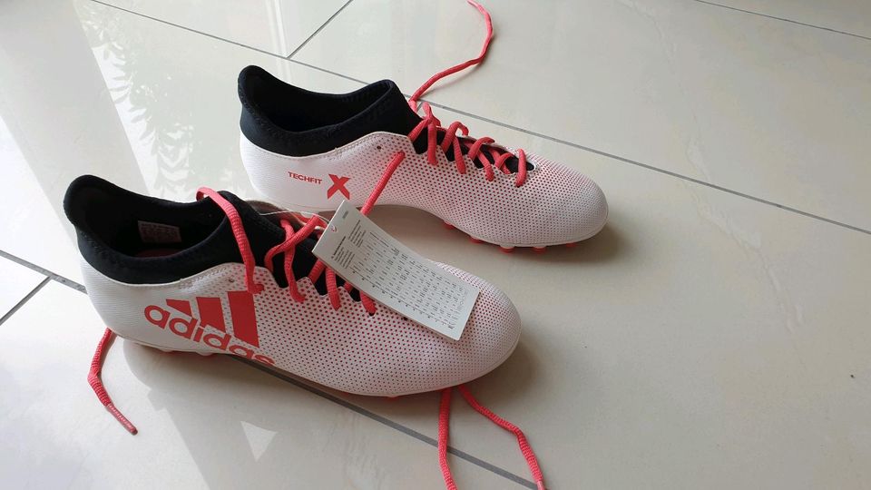 Adidas Techfit X Fußballschuhe Gr.41 1/3 in Kamen