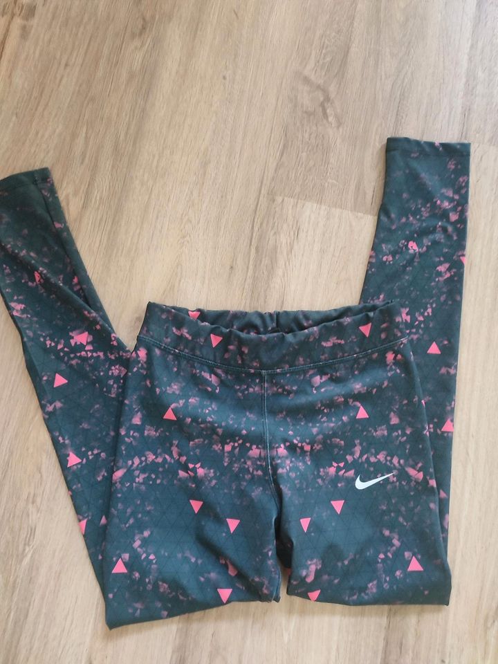 Nike Leggings Sporthose Fitness Leggins Größe L in Bad Oldesloe