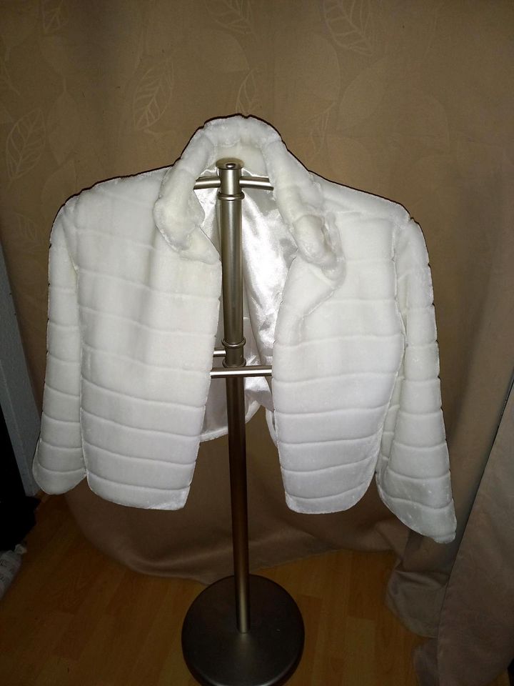 Hochzeit ,Brautjacke in Heiligenhafen 