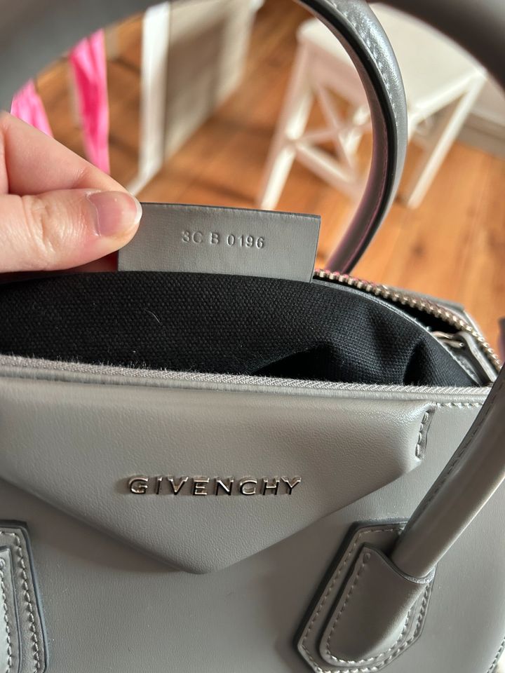 Givenchy Antigona Tasche in Varel