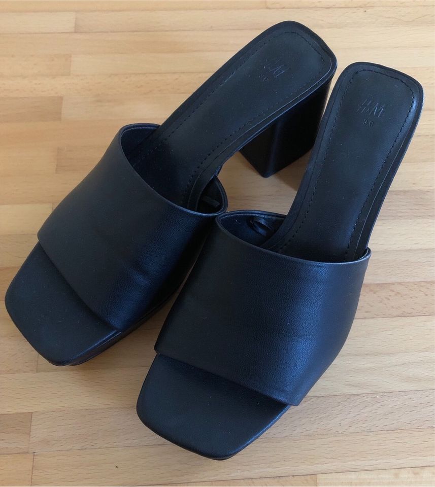 Plateau Schuhe mit Absatz schwarz Sandaletten in Essen
