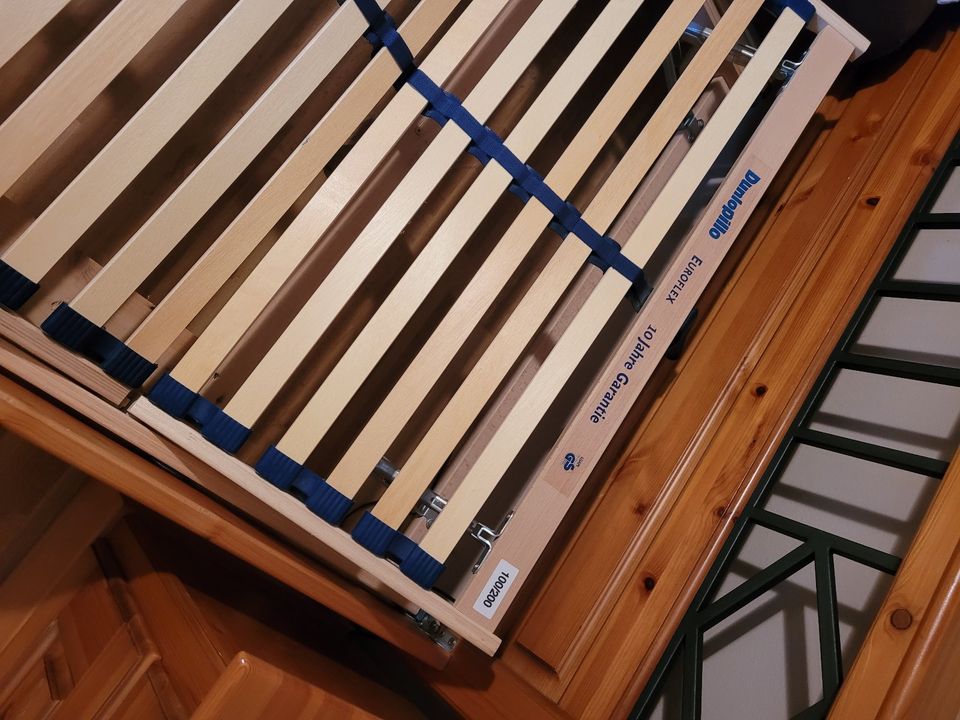 Bett Sideboard Highbord auch Teilverkauf massiv bernstein in Kirchenthumbach