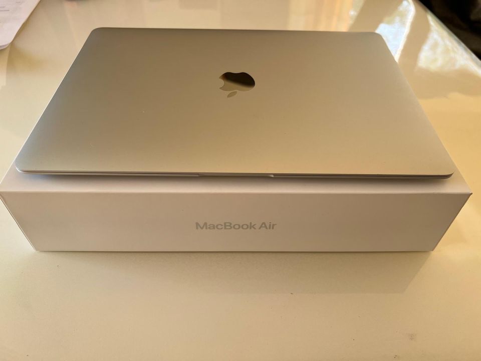 Mac Book Air 13 inch,M1, 16GB Arbeitsspeicher, 512 GB in Uetersen