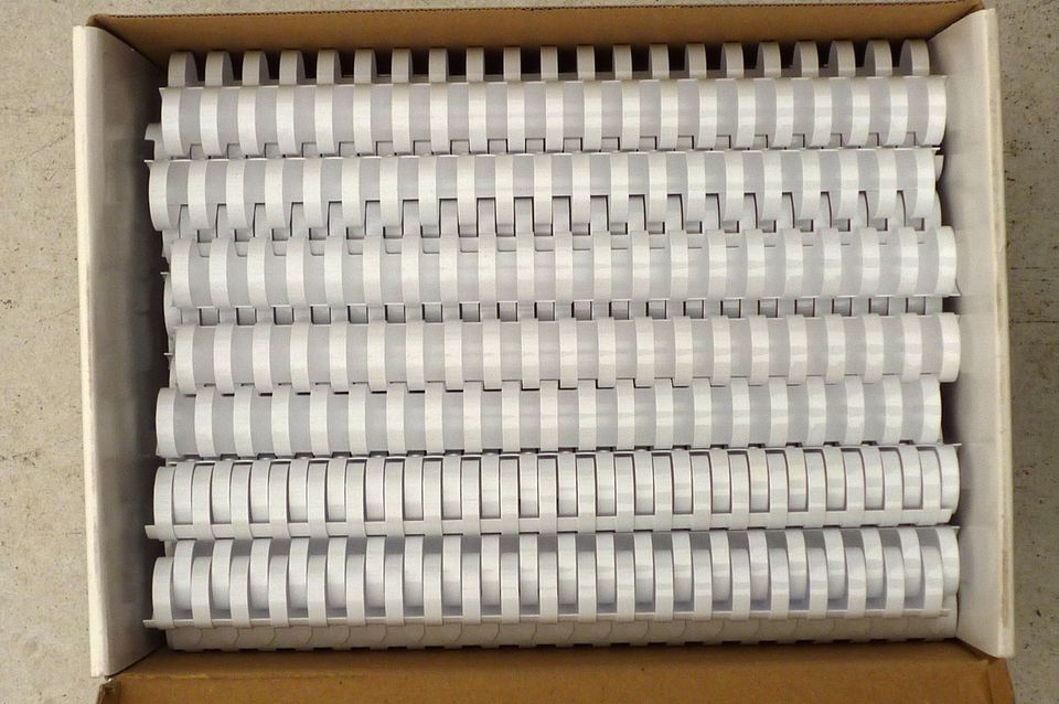 Plastikbinderücken Weiß 25mm, 50Stck in Freising