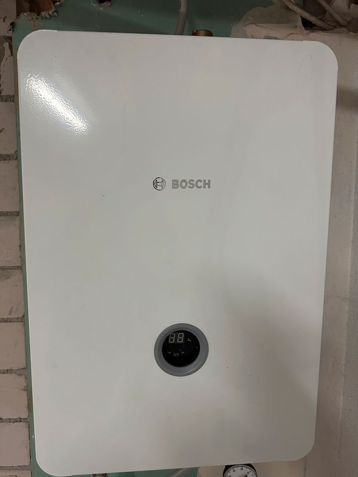 Heizkessel Bosch Tronic Heat 3500 in Schmelz
