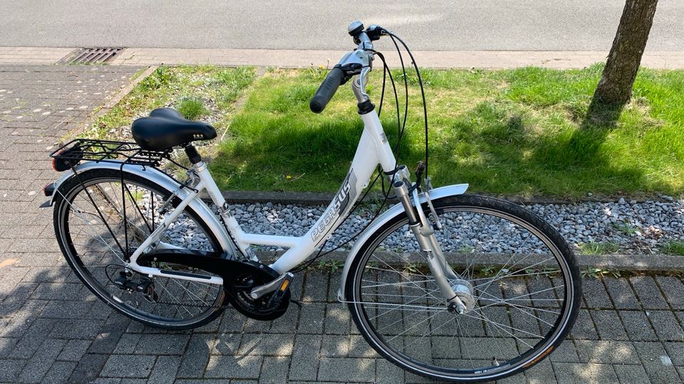 Fahrrad 28 Zoll Pegasus in Solingen