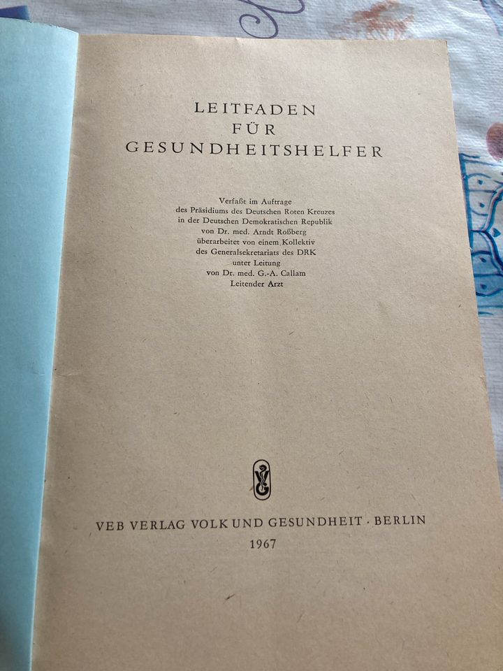 Heft „Leitfaden für Gesundheitshelfer“ von 1967 in Erfurt