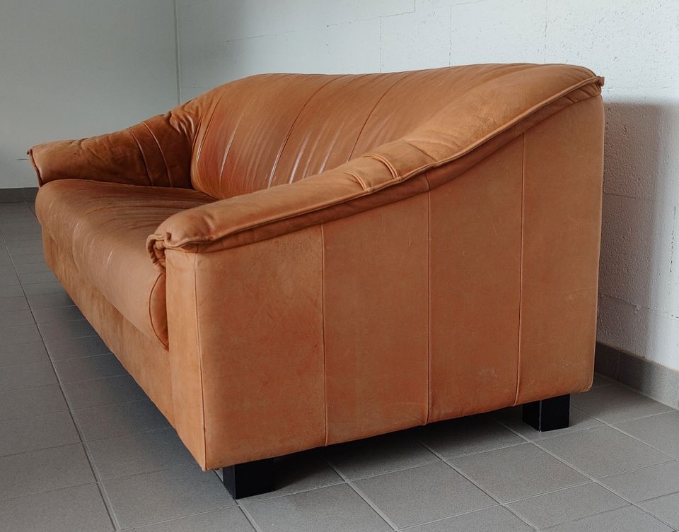 Rotbraunes Sofa aus echtem Büffelleder (Dreisitzer) in Aachen