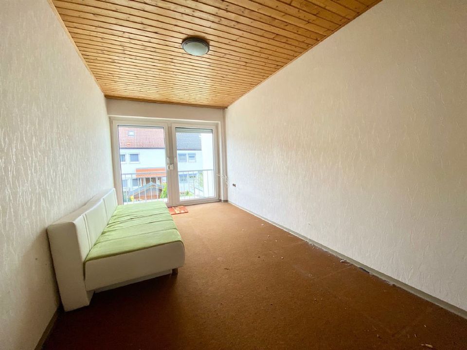 Gepflegtes Reihenhaus mit ausgebautem Dachgeschoss in Erlangen