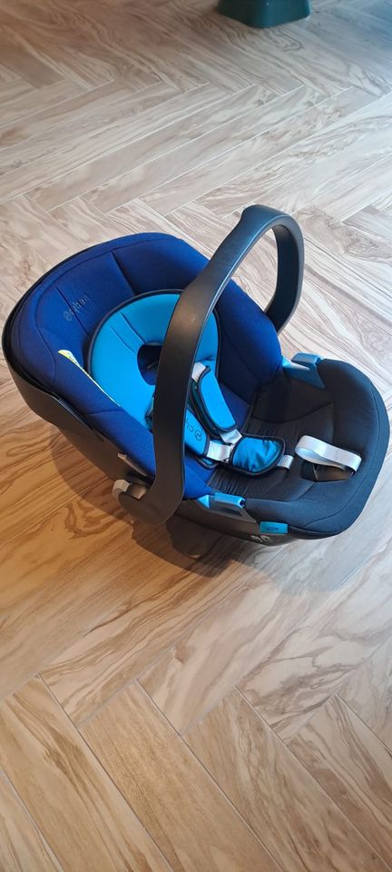 Babyschale CYBEX mit Basisstation in Braunschweig