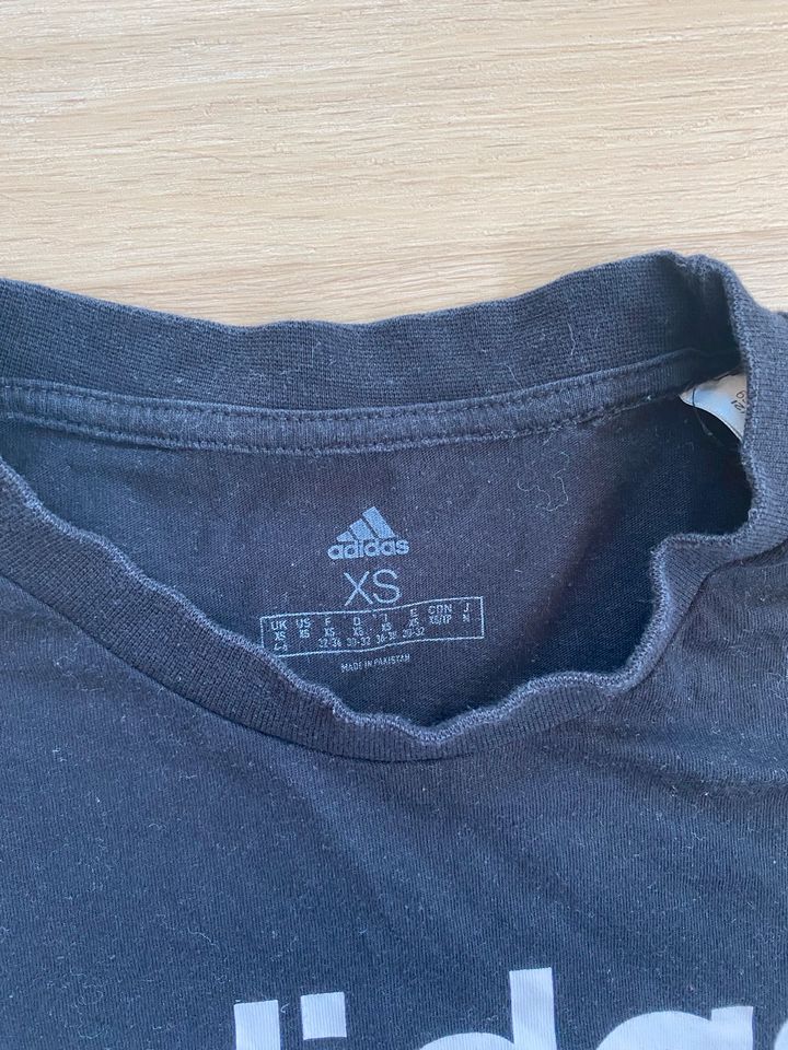 Adidas T-Shirt, Gr. 34 , XS in Geisa