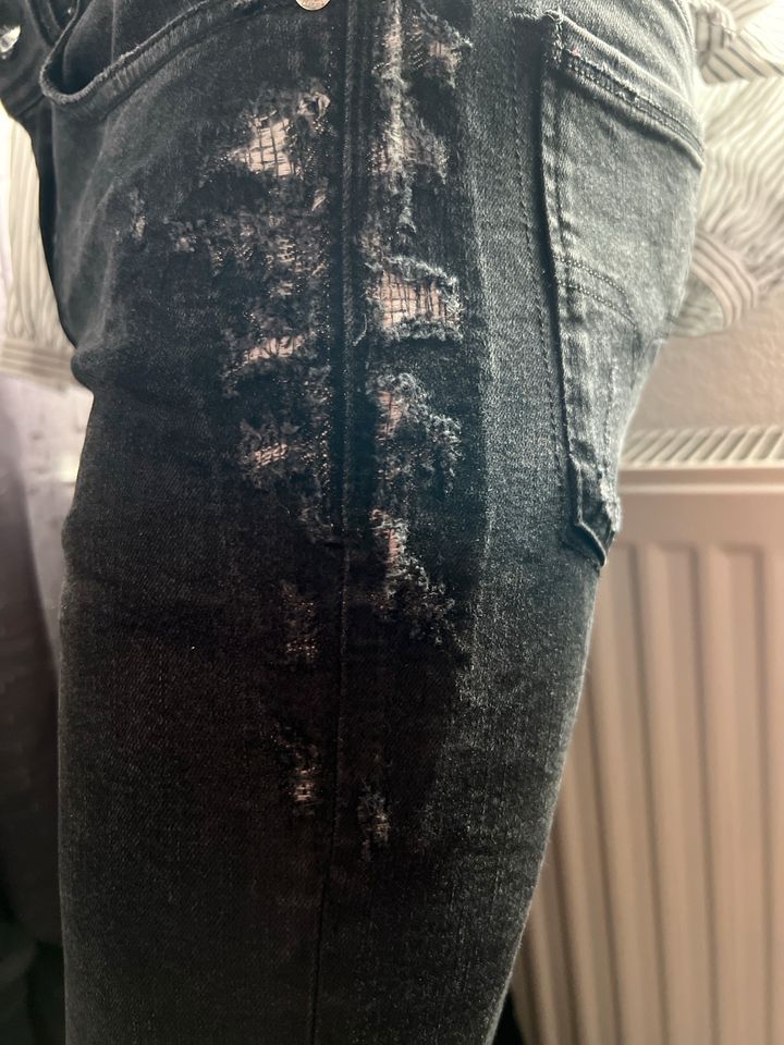 Diesel Jeans Destroyed S-M wie neu W30 Länge 32 in Friedrichshafen