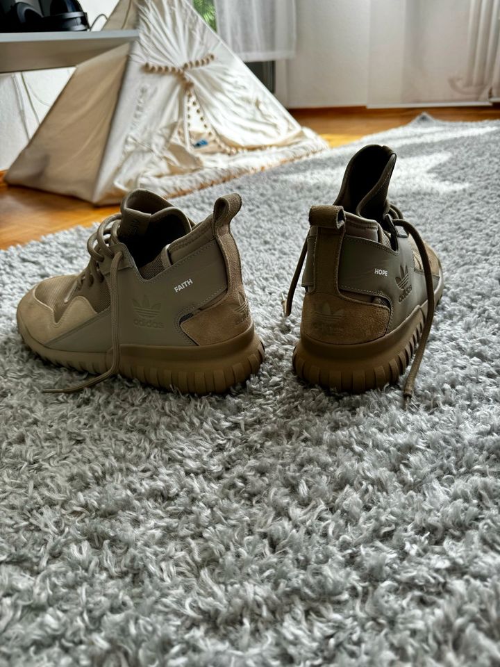 Adidas Tubular Gr. 43,5 in Grünwald