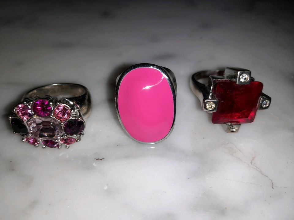 Wie neu 3 ausgefallene Ringe Rosa Rot Pink 19mm Modeschmuck in  Nordrhein-Westfalen - Olpe | eBay Kleinanzeigen ist jetzt Kleinanzeigen