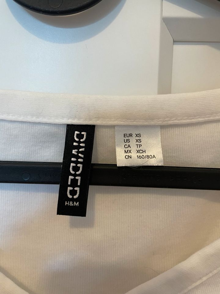 Süßes Crop Top mit Rüschen (H&M) in München