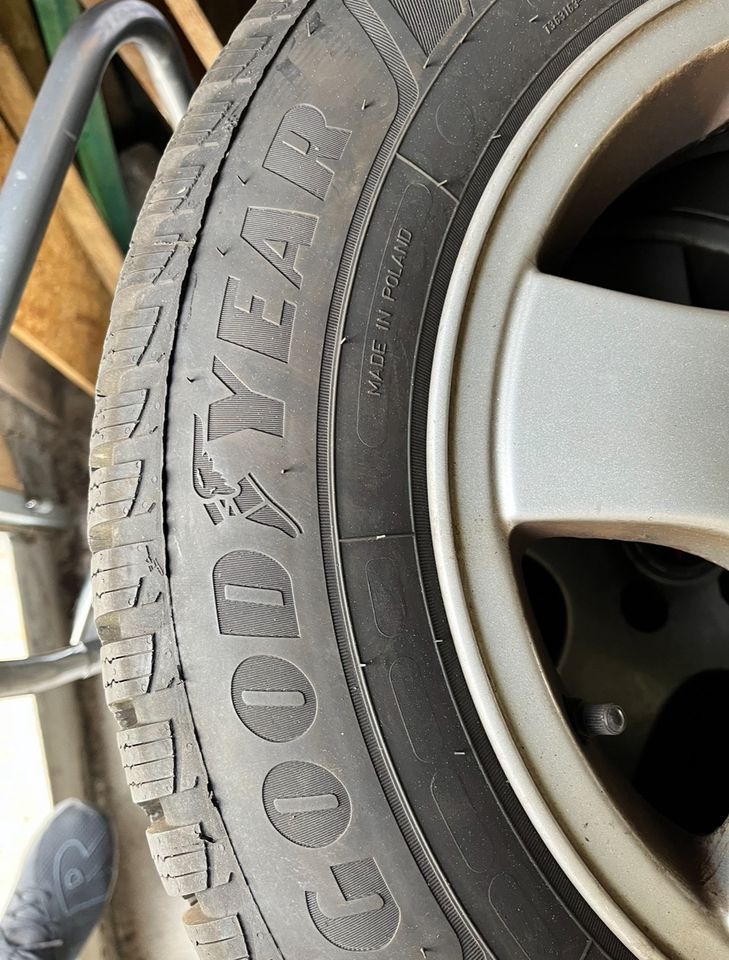 Winterreifen Goodyear Ultra Grip 9 195/65R 15 91 T in Hessen - Rodgau |  Reifen & Felgen | eBay Kleinanzeigen ist jetzt Kleinanzeigen