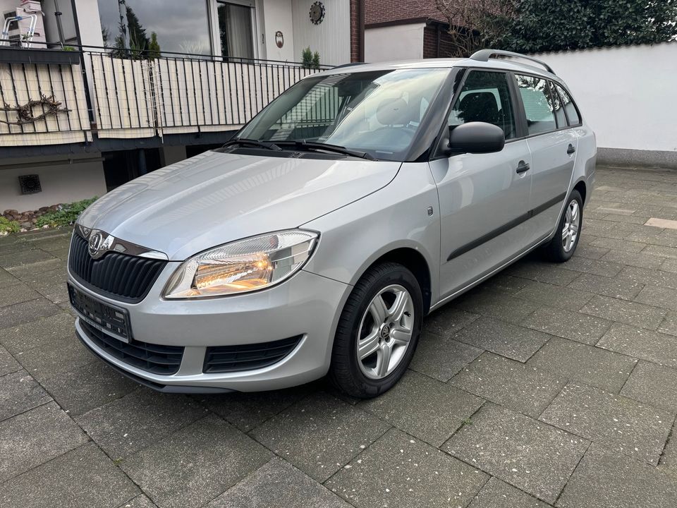 Skoda Fabia 1,2 TSI , 8 Fach bereift, 4 Zylinder, in Langenfeld