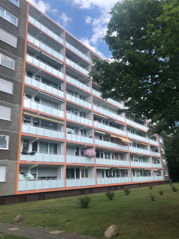 SANKT AUGUSTIN, moderne, helle 3 Zi. Wohnung, Einbauküche, Diele, Bad, großer Balkon, ca. 80 m² Wfl. in Sankt Augustin