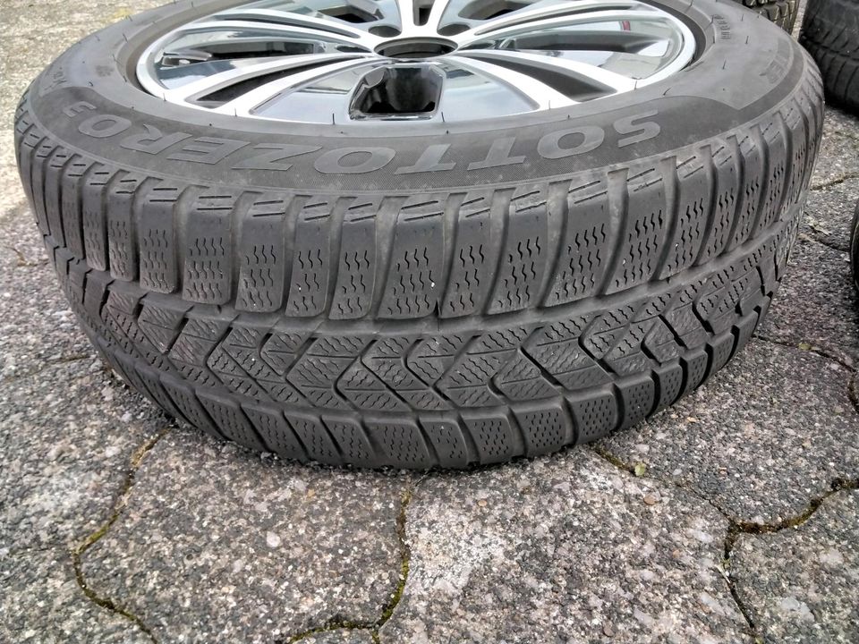 Winterreifen Pirelli auf Original Mercedes Alufelgen in Warstein