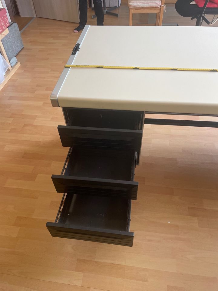 Schreibtisch in Erlangen