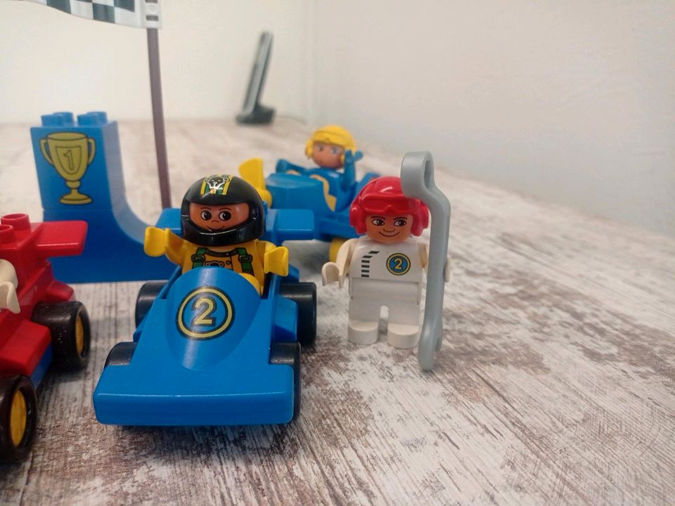 Lego Duplo Rennwagen Set Zubehör Figuren Fahrzeuge in Hamburg