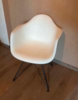 Vitra Eames Plastic Armchair DAR,basic dark/weiß Design Klassiker Nordrhein-Westfalen - Mülheim (Ruhr) Vorschau