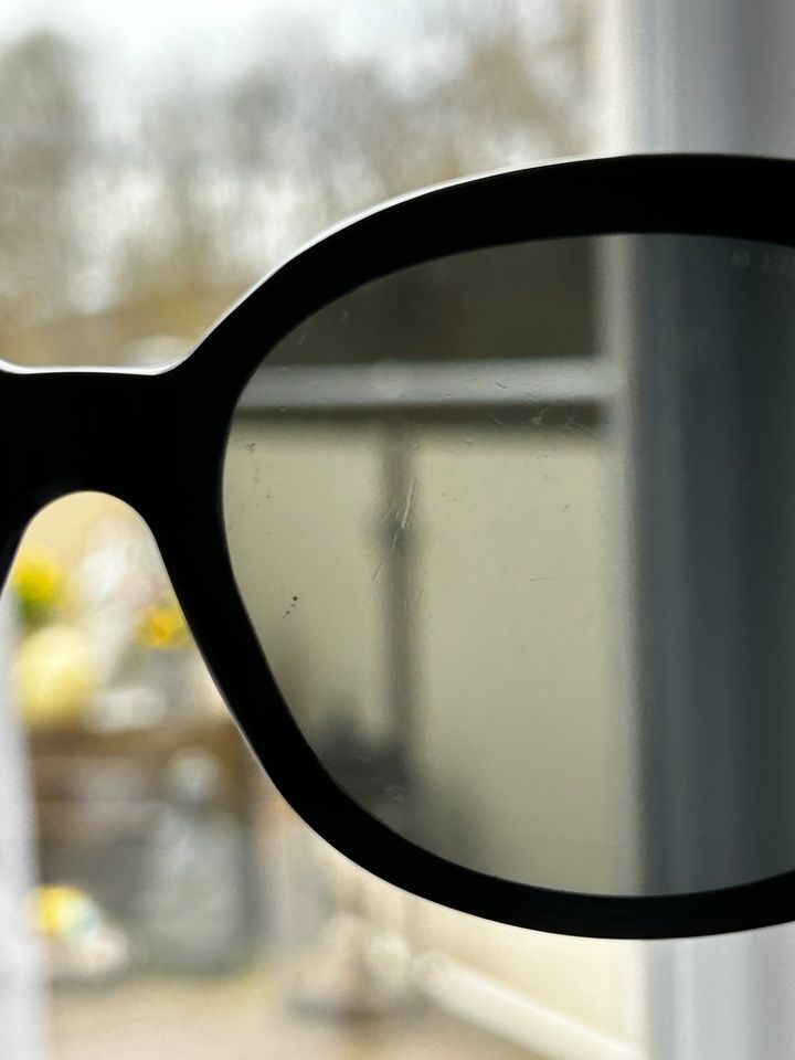 Chanel Sonnenbrille schwarz incl. original Etui und Putztuch in Amberg