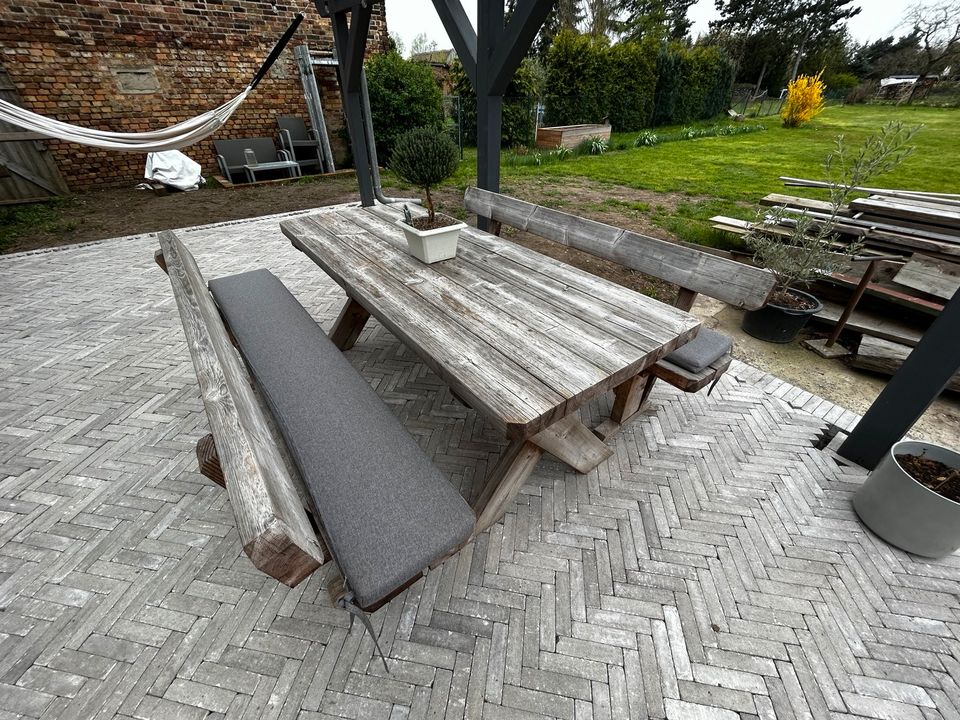 Sitzgruppe Tisch und Bänke Holz Gartenmöbel in Roitzsch