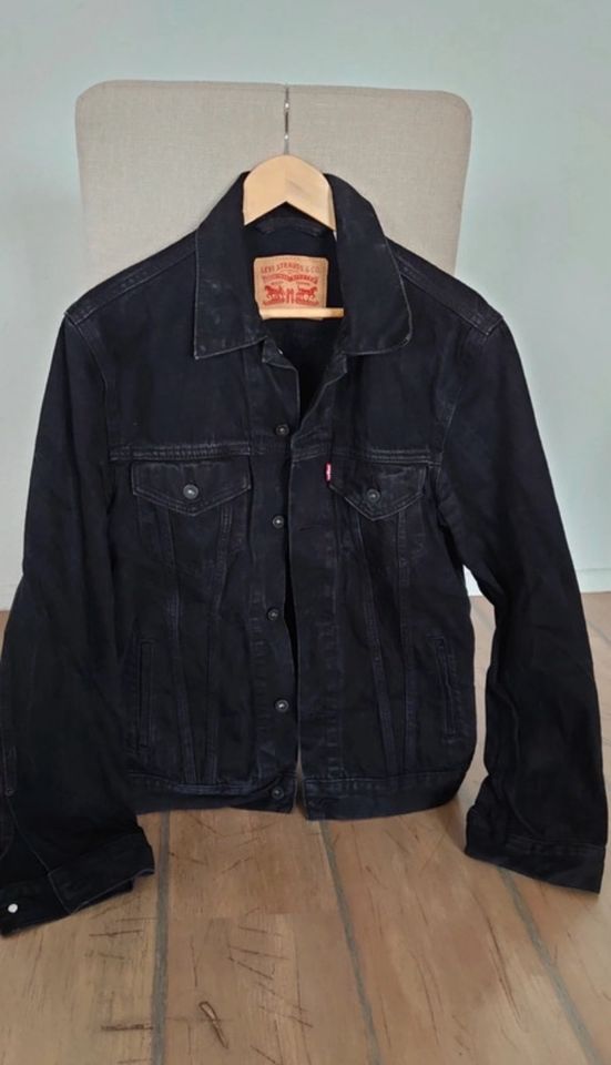 Levi’s schwarz Vintage Trucker Jacket L jeansjacke in Berlin
