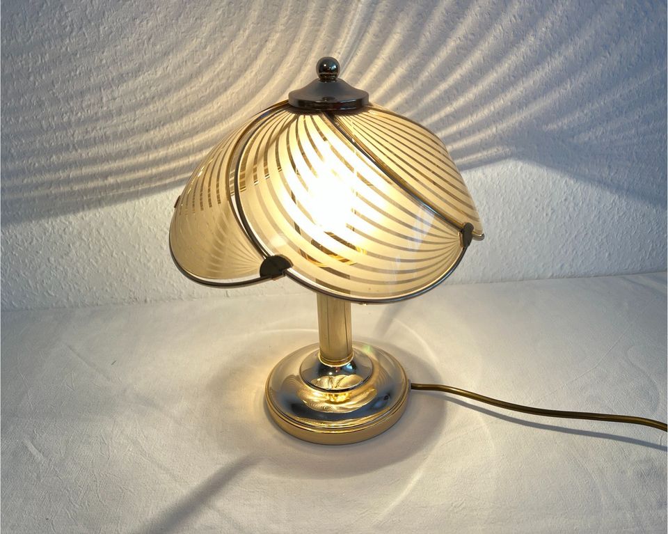 Goldene Lampe - Retro Nachttischlampe Wohnzimmer Glaslampenschirm in  Nordrhein-Westfalen - Alsdorf | eBay Kleinanzeigen ist jetzt Kleinanzeigen