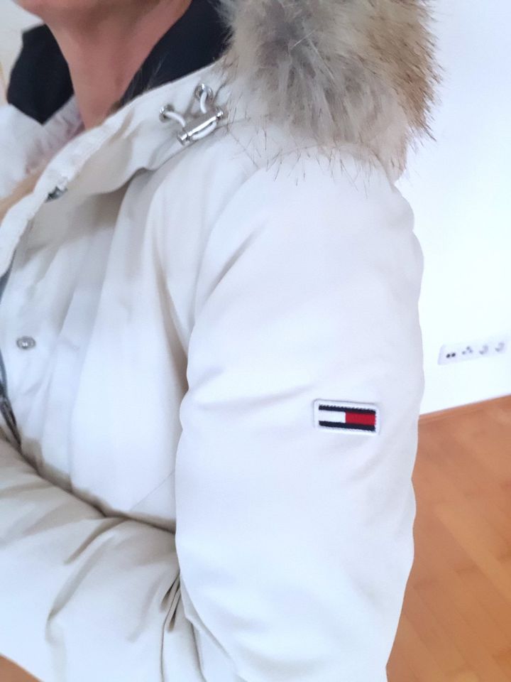 Tommy Hilfiger Daunenjacke in cremeweiß Gr.M in Poing