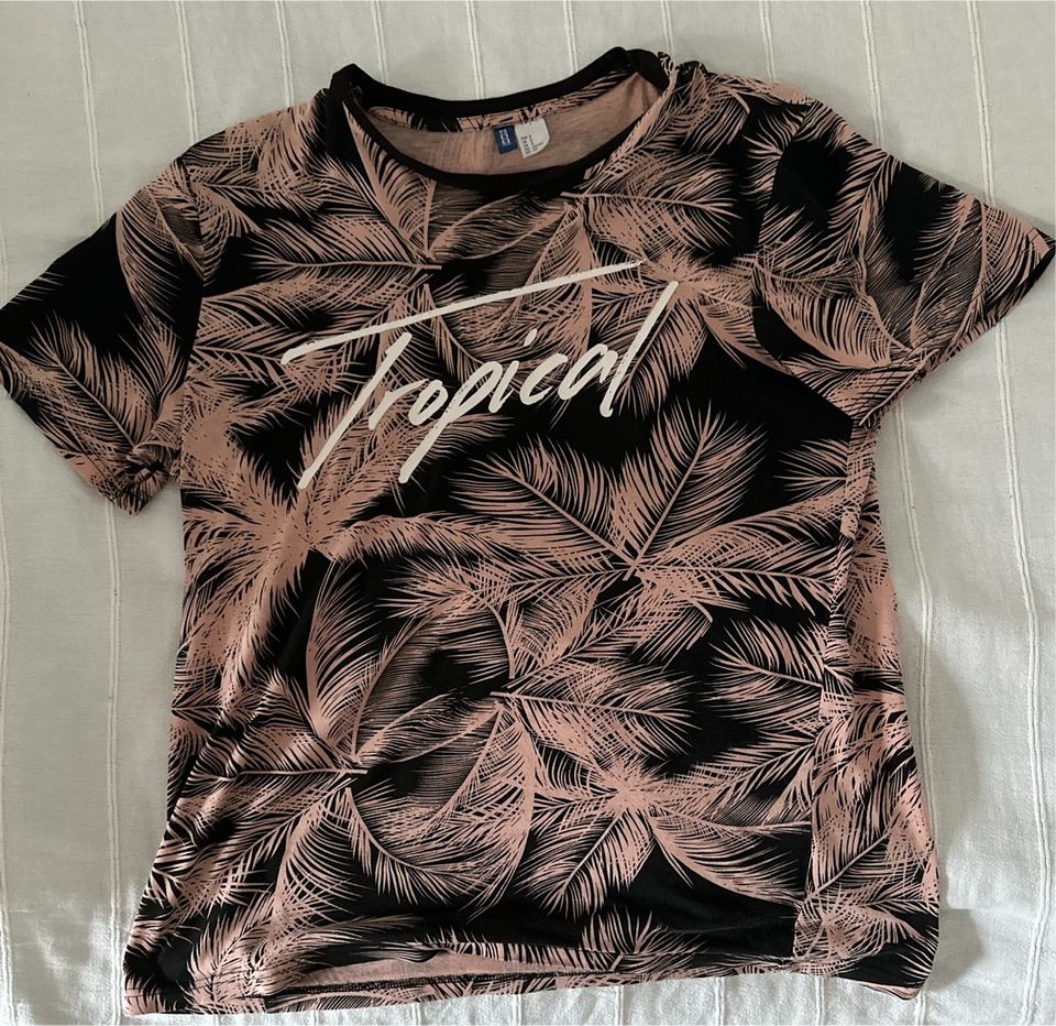 Tropical Shirt Pink/Schwarz (Divided H&M) in Lügde