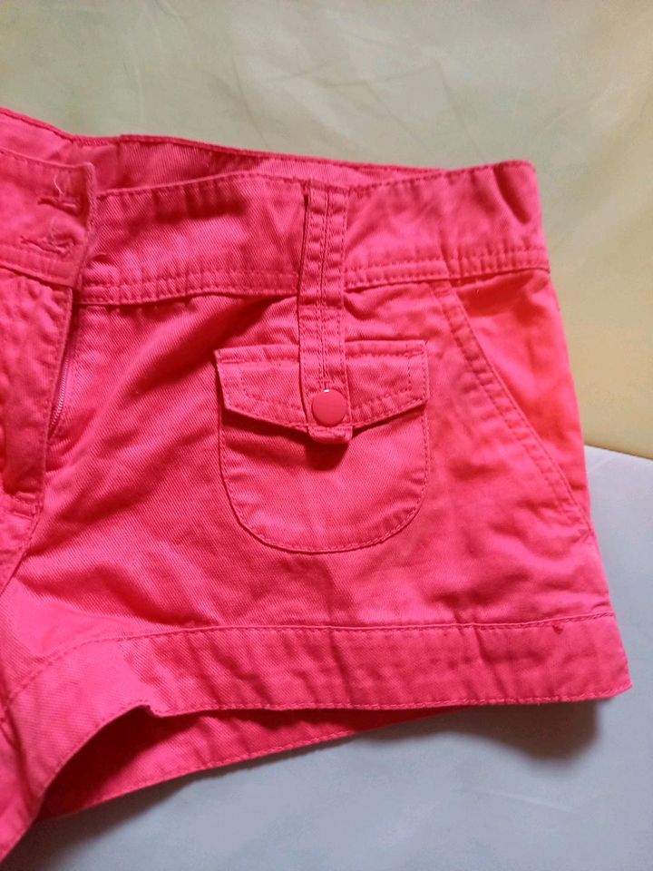 Kurze Hose shorts gr  40 in Igersheim