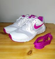 Nike Flex Raid Sneaker Laufschuhe Weiß-Fuchsia Größe 39 Sachsen-Anhalt - Tangermünde Vorschau