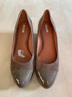 GEOX Gr. 40 Pumps mit Keilabsatz braun beige Wildleder Lack Hessen - Langen (Hessen) Vorschau
