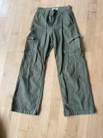 Cargo Hose Bershka Gr .34 Khaki Neuhausen-Nymphenburg - Neuhausen Vorschau