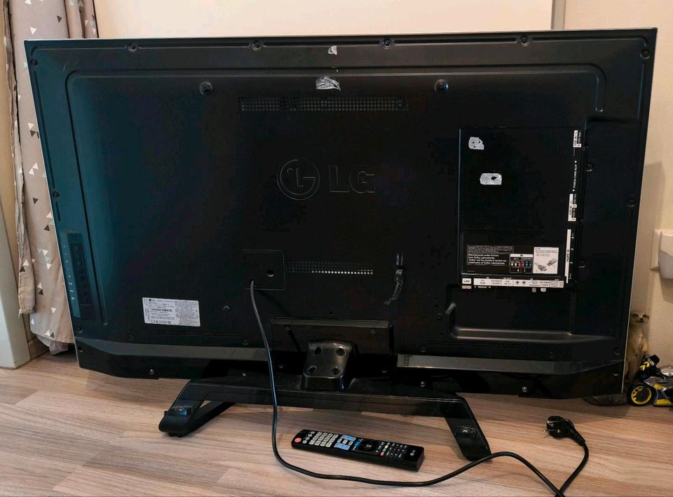 LED Fernseher, 47, LED TV, 3D, TV-Gerät in Hamburg