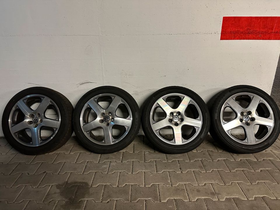 VW 17 Zoll Felgen Santa Monica Sommerräder Reifen 225/45 R17 GTI in Poing