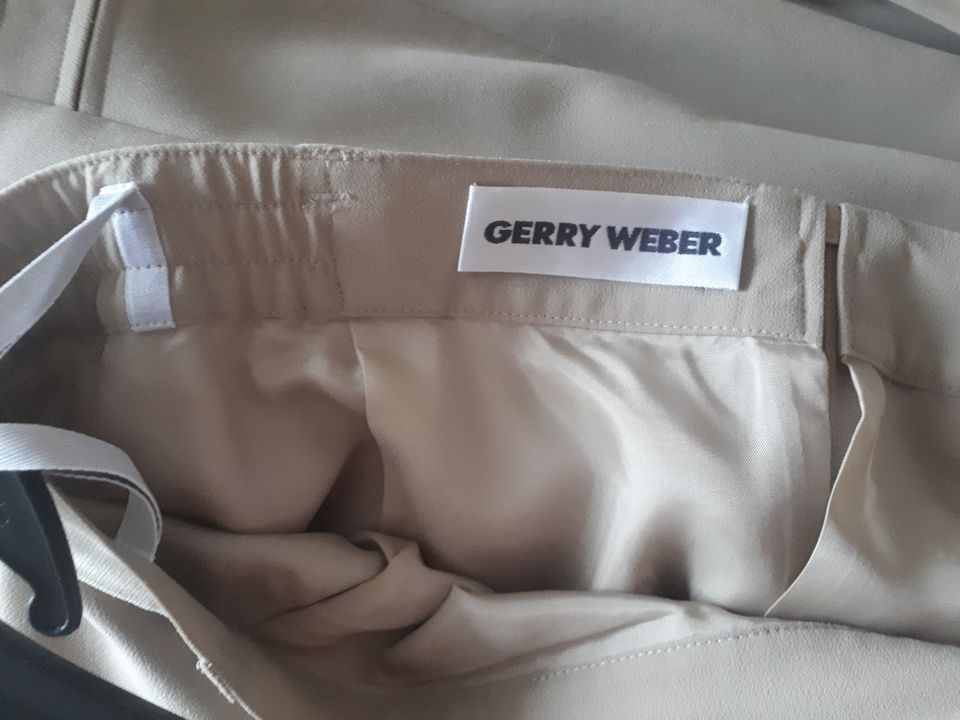 Beiges Sommerkostüm „Gerry Weber“ Gr. 40/42 + passendes Oberteil in München