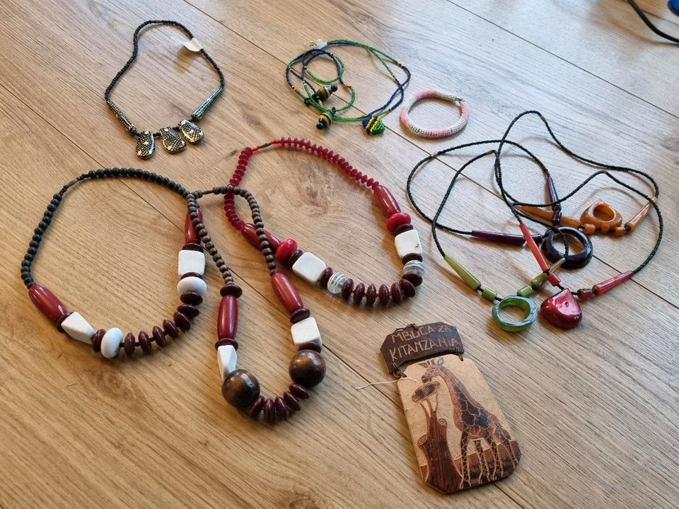 Setpreis 10 Ketten Halsketten aus Tansania ungetragen in Sasbach