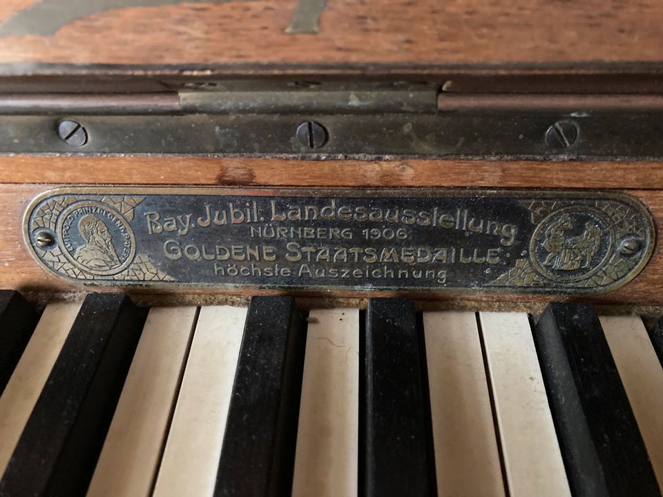 Jugendstil Klavier in Düsseldorf