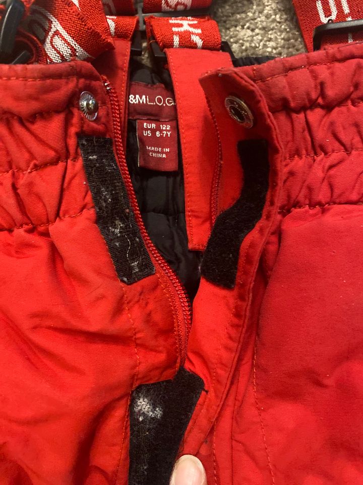 Thermohose H&M LOGG 122 rot mit Hosenträgern in Berlin