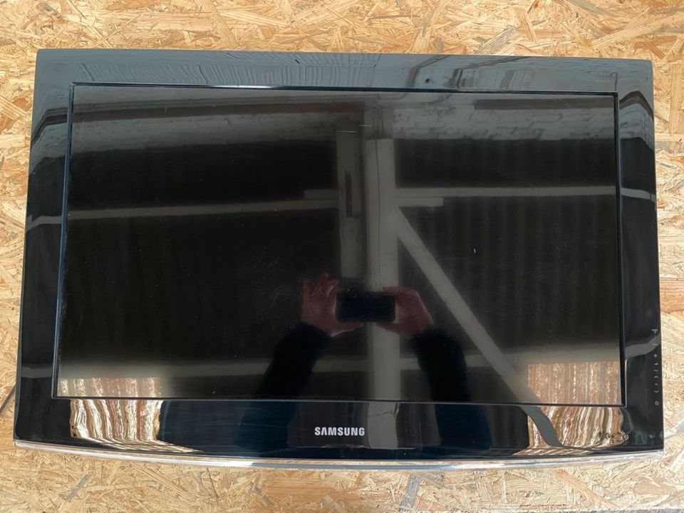 Samsung Fernseher LE32D460C9H in Leimen