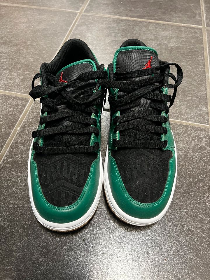 Air Jordan low Christmas Grösse 43 wie neu Top in Waltenhofen