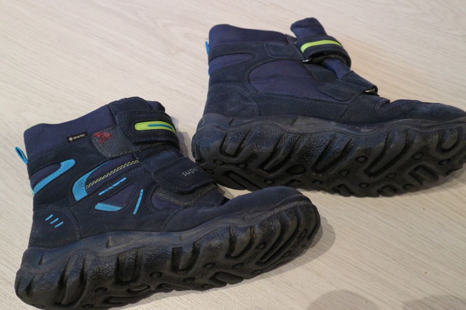 Kinderschuhe Gr 36 / Gummistiefel / Wanderschuhe / Superfit in Düsseldorf