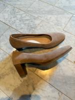 Schuhe Pumps von Ara Größe 9 bzw. Größe 43 NEU Leder soft Bayern - Bobingen Vorschau