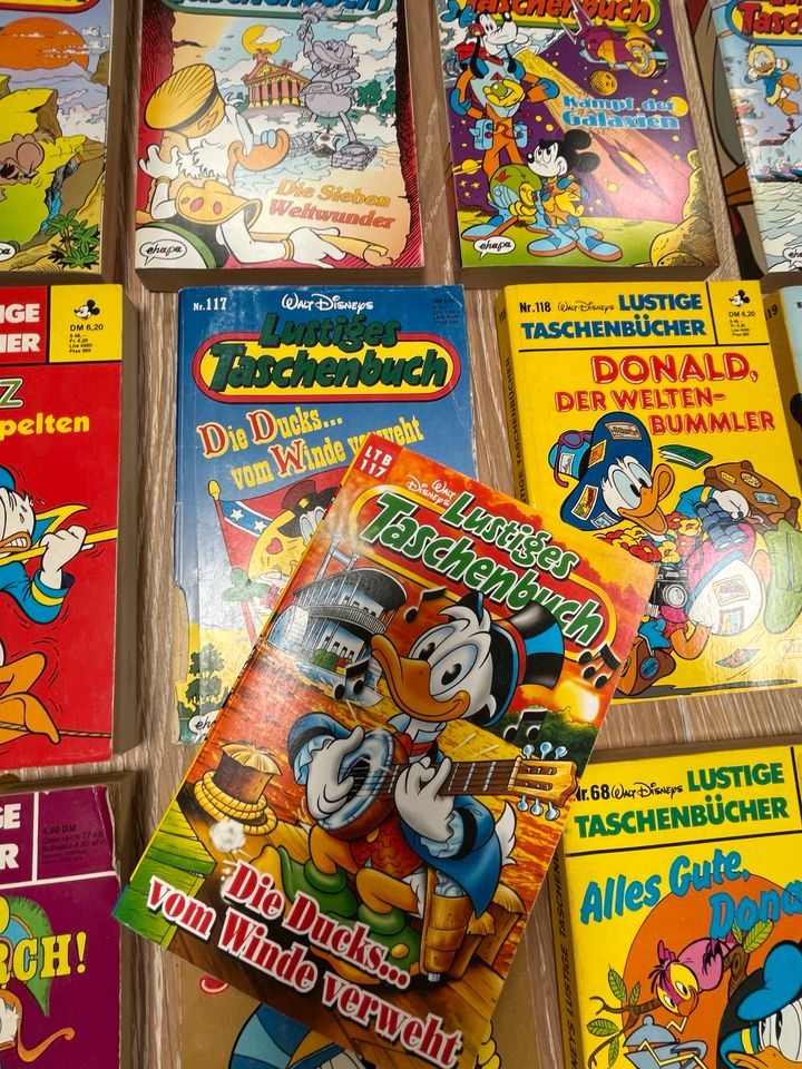 Lustige Taschenbücher Donald Duck Band 1 bis 500 komplett in Hamburg