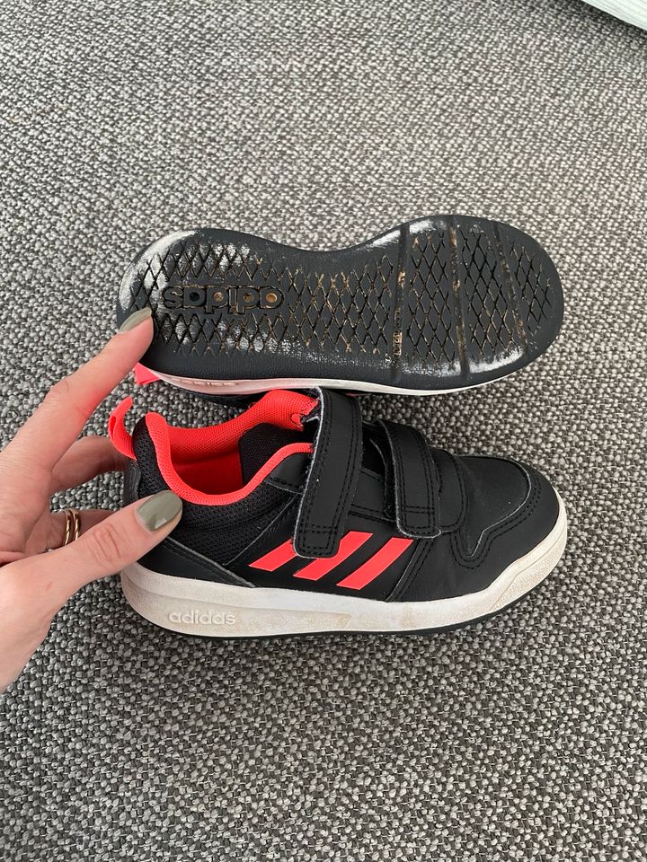 Adidas Sneaker Gr. 28 in Spenge