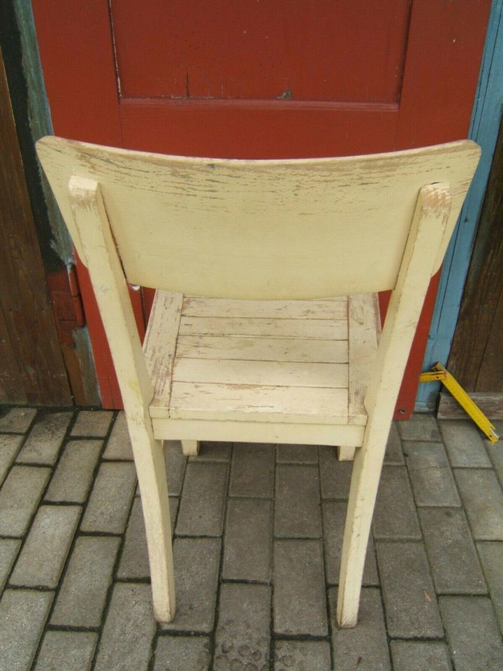 alter Vintage Holz  Küchenstuhl zum Resataurieren in Neukieritzsch